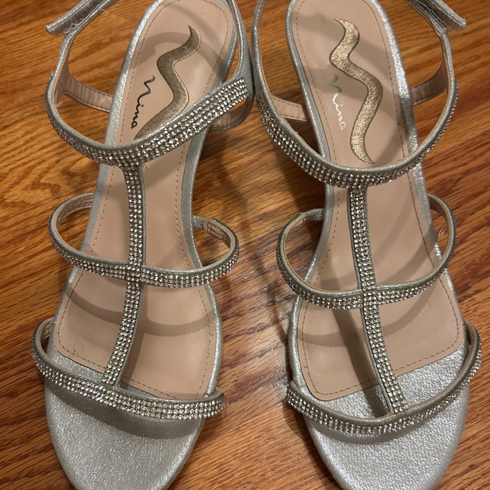 Nina Women's Glittering Silver Sandals Wedding Pageant Resort Prom Shoes 9.5